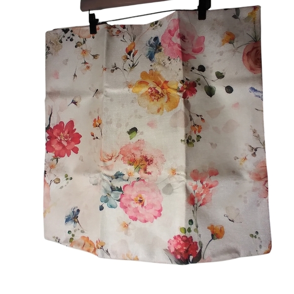 Other - 2 floral pattern pillow covers 22X22